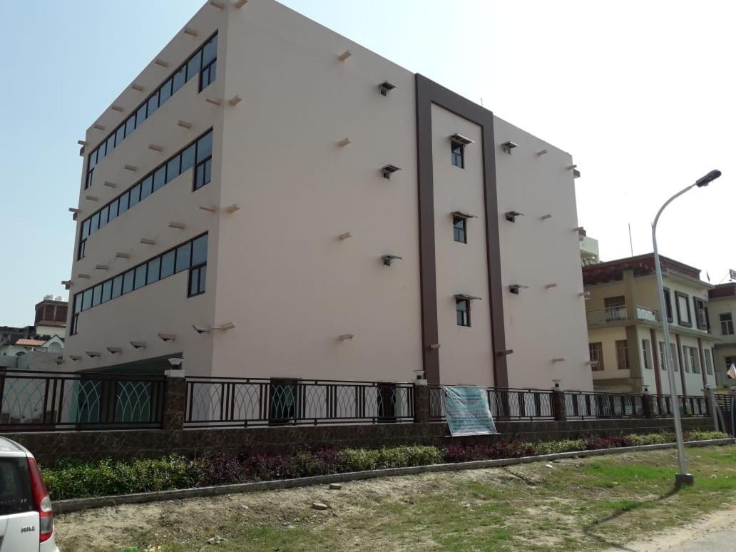 Yog Bhawan Aparthotel Greater Noida Luaran gambar